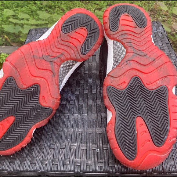 Size 10 - Jordan 11 Retro Low bred 2015 - Picture 5 of 8